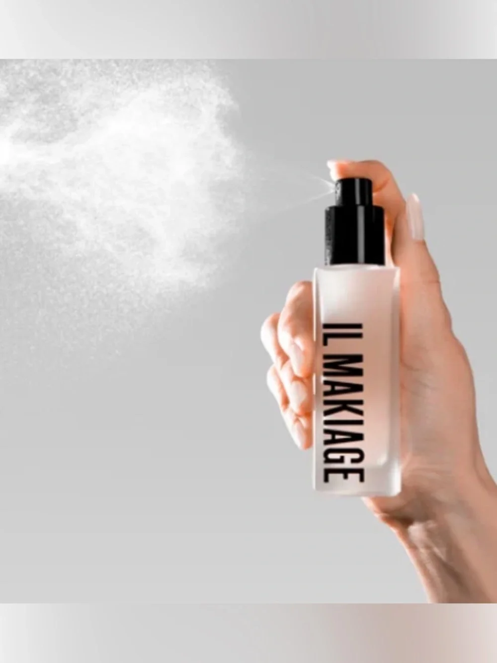 IL MAKIAGE Mattifying Makeup Setting Spray – Black Cap, Pale Pink Bottle